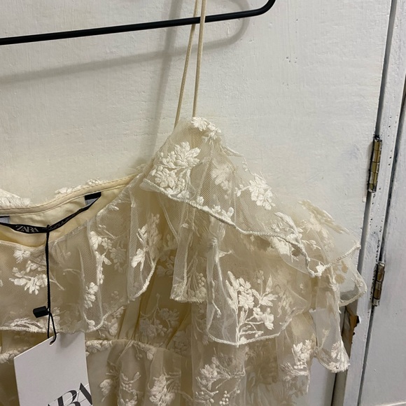 Zara Ivory Floral Lace Off the Shoulder Long Sleeves in Size S - Picture 8 of 10